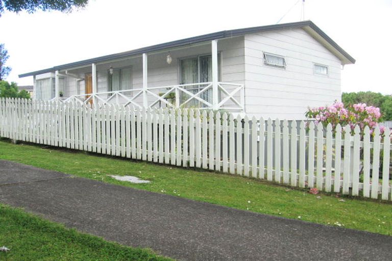 Photo of property in 1 Malaspina Place, Papatoetoe, Auckland, 2025