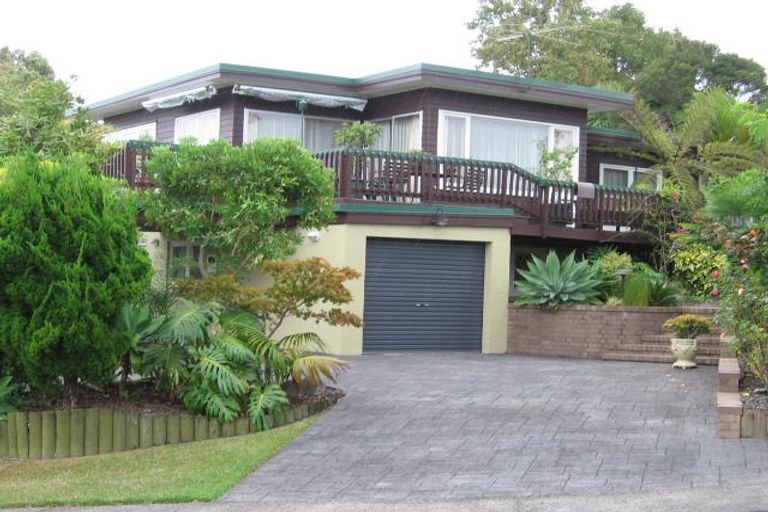 Photo of property in 28 Manhattan Heights, Glendene, Auckland, 0602