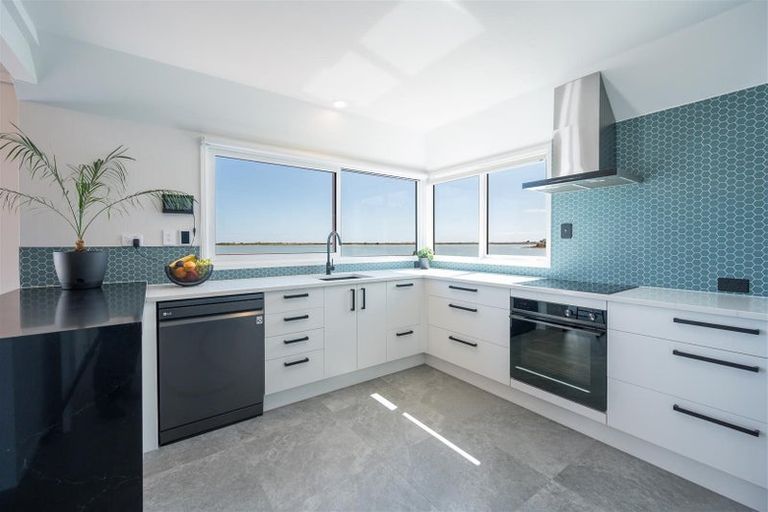 Photo of property in 6 Martin Street, Monaco, Nelson, 7011