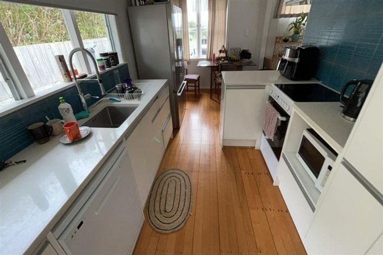 Photo of property in 24 Evans Road, Glen Eden, Auckland, 0602