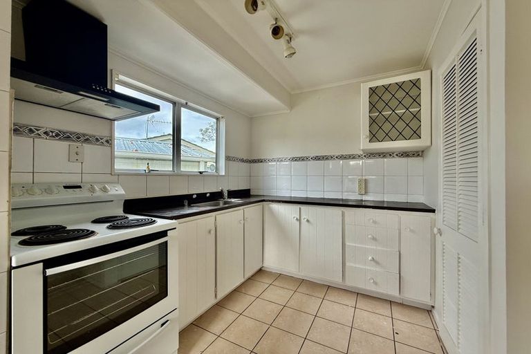 Photo of property in 129 Aviemore Drive, Highland Park, Auckland, 2010