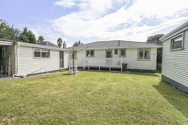Photo of property in 59 Sylvan Crescent, Te Atatu South, Auckland, 0610