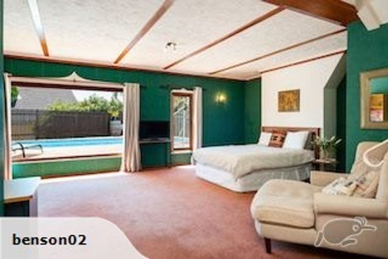 Photo of property in 1 Tauroa Road, Havelock North, 4130