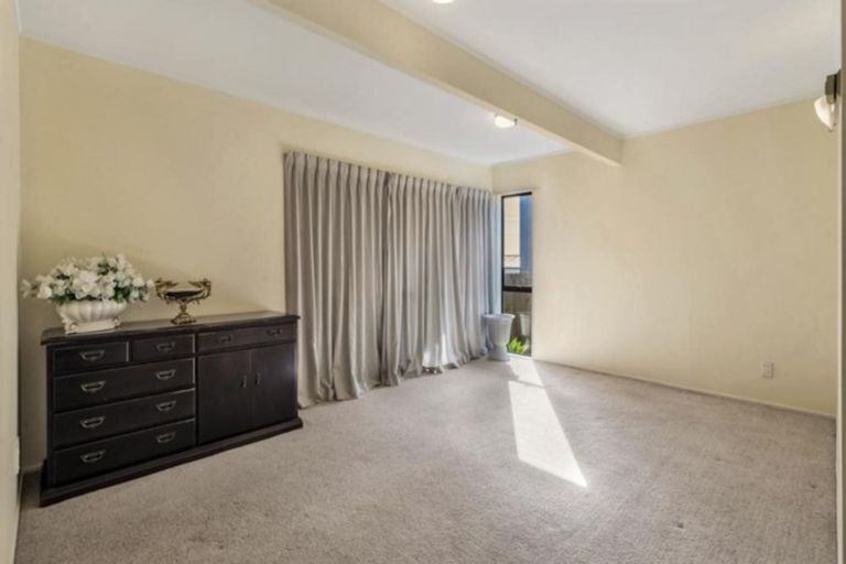 Photo of property in 2/20 Takutai Avenue, Bucklands Beach, Auckland, 2012