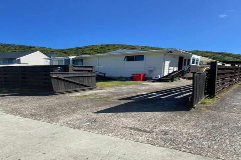 Photo of property in 69a Hartford Crescent, Totara Park, Upper Hutt, 5018