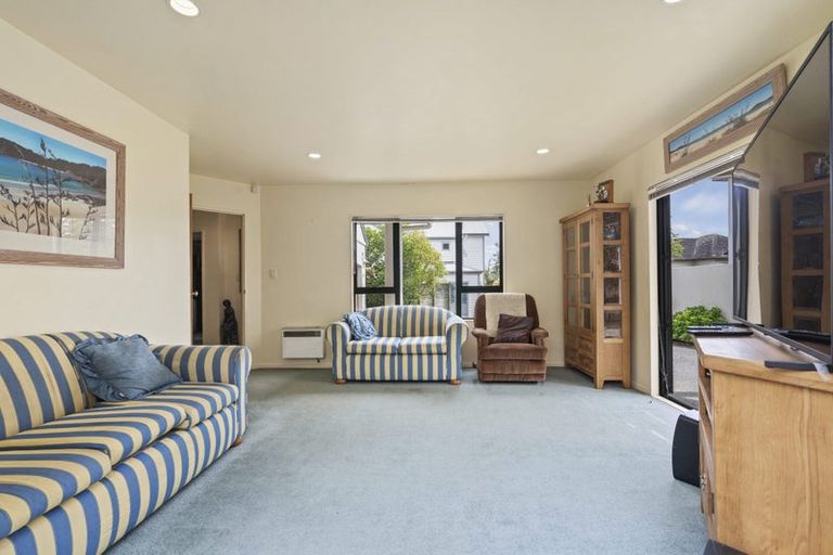 Photo of property in 352 East Coast Road, Sunnynook, Auckland, 0630