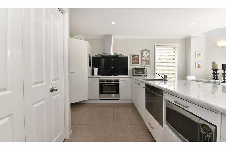 Photo of property in 16 Millennial Way, Orewa, 0931