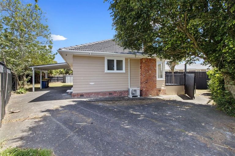 Photo of property in 2/40 Amberley Avenue, Te Atatu South, Auckland, 0610