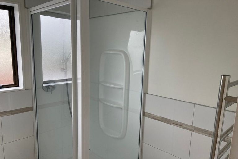 Photo of property in 26 Fernhaven Grove, Newlands, Wellington, 6037