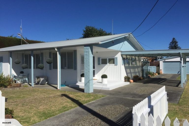 Photo of property in 4 Thomas Place, Foxton Beach, Foxton, 4815