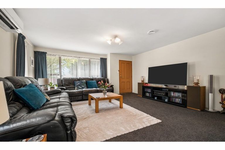 Photo of property in 2/26a Branksome Place, Parklands, Christchurch, 8083