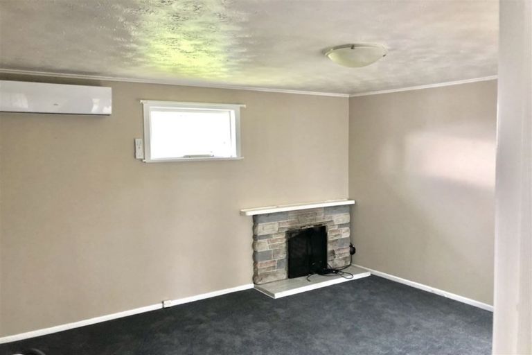 Photo of property in 3 Tamariki Avenue, Kelston, Auckland, 0602