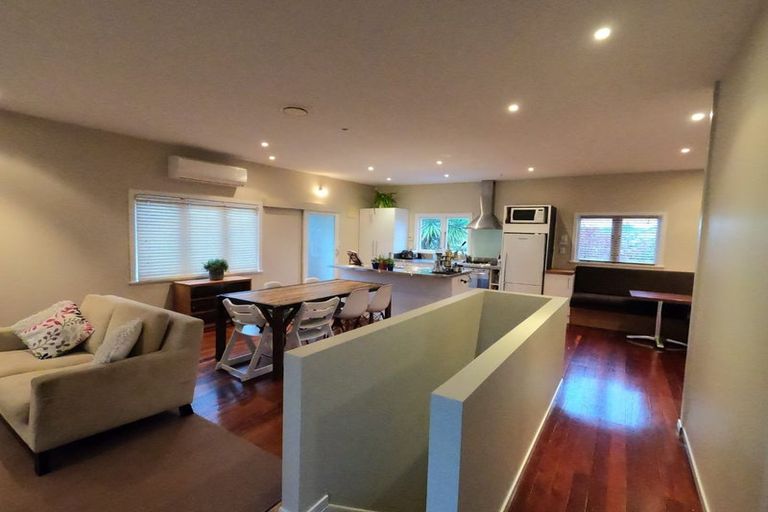 Photo of property in 2/26 Dallinghoe Crescent, Milford, Auckland, 0620