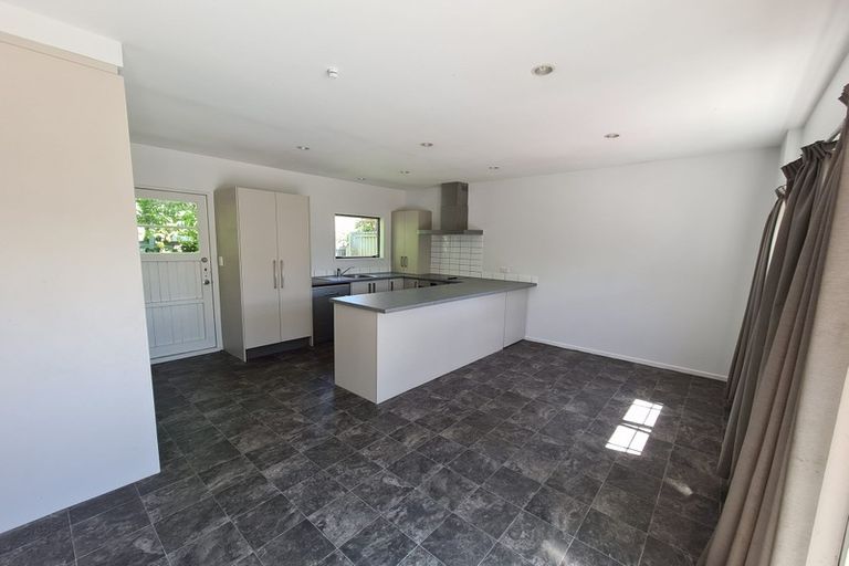 Photo of property in 90b Bryndwr Road, Bryndwr, Christchurch, 8052