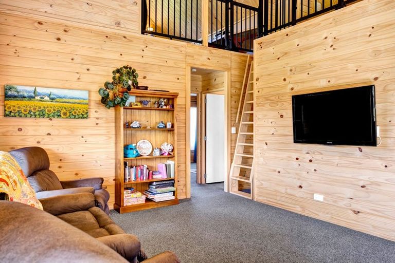 Photo of property in 28 Bridger Place, Eltham, 4322