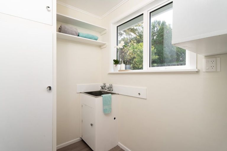 Photo of property in 8 Brooker Grove, Newlands, Wellington, 6037