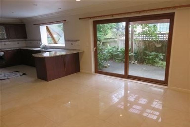 Photo of property in 20 Kittiwake Drive, Schnapper Rock, Auckland, 0632