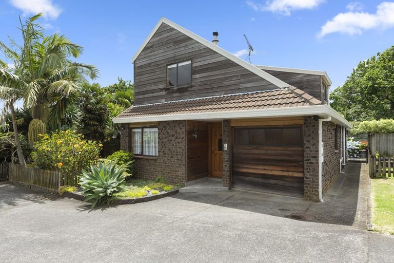 Photo of property in 1/51 Roseberry Avenue, Birkenhead, Auckland, 0626