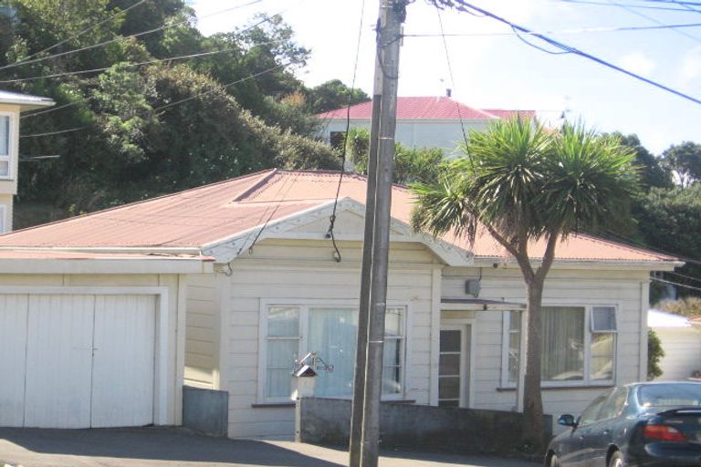 Photo of property in 28 Todman Street, Brooklyn, Wellington, 6021