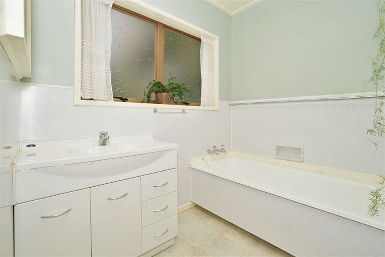 Photo of property in 8 Russleigh Drive, Dinsdale, Hamilton, 3204