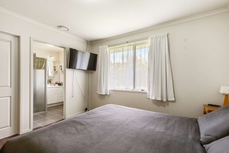 Photo of property in 7 Ron Wyatt Lane, Waiuku, 2123