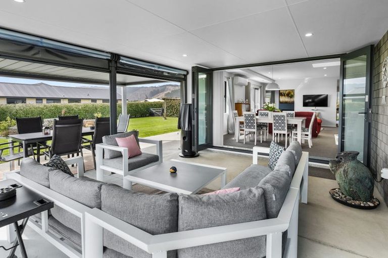 Photo of property in 9 Ruapai Drive, Levin, 5571