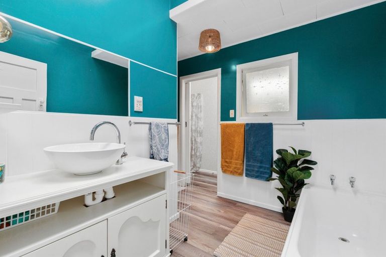 Photo of property in 28 Stirling Street, Te Aroha, 3320