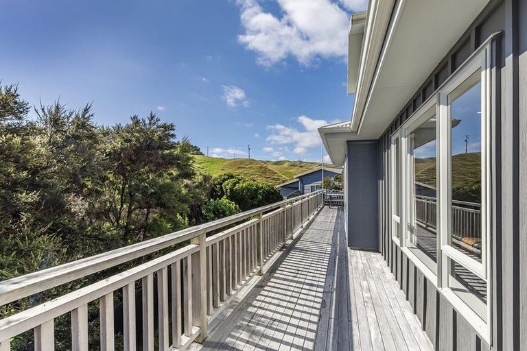 Photo of property in 60 Saint Ives Drive, Camborne, Porirua, 5026