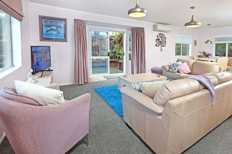 Photo of property in 2/100 Rhinevale Close, Henderson, Auckland, 0612