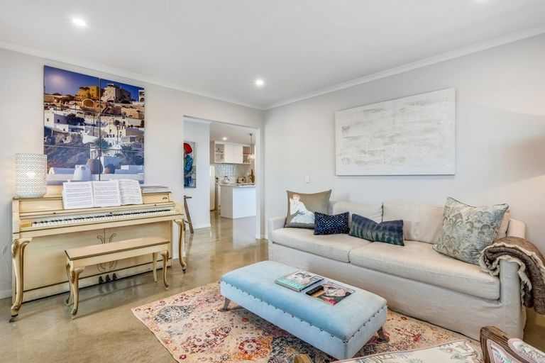 Photo of property in 18 Fantail Way, Mangawhai, 0505