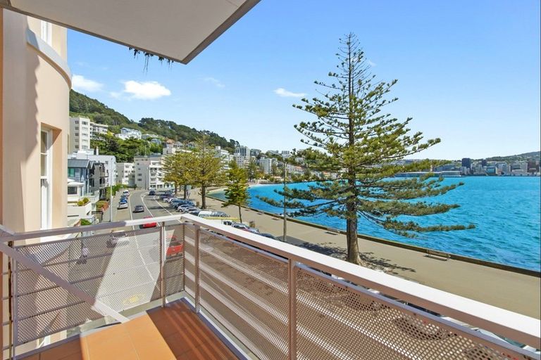 Photo of property in Inverleith Apartments, 3/306 Oriental Parade, Oriental Bay, Wellington, 6011