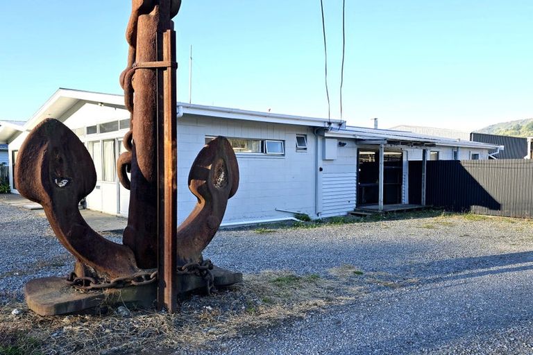 Photo of property in 12 Kent Street, Picton, 7220