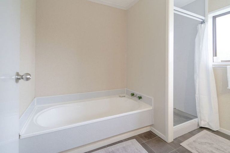 Photo of property in 27c Omokoroa Road, Omokoroa, 3114