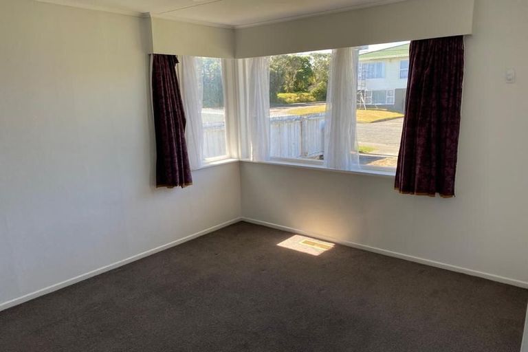 Photo of property in 39 Baylands Drive, Newlands, Wellington, 6037