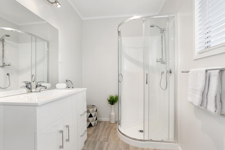 Photo of property in 1/1 Armstrong Place, New Lynn, Auckland, 0600