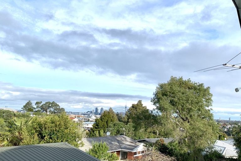 Photo of property in 6 Dudding Avenue, Northcote, Auckland, 0627