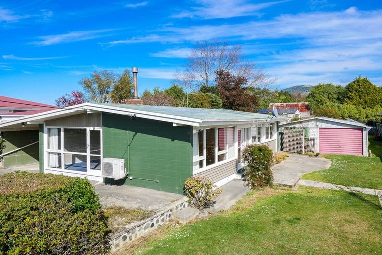 Photo of property in 4 Fry Street, Fairfield, Dunedin, 9018