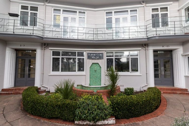 Photo of property in Fountain Court, 16/48 Oriental Parade, Oriental Bay, Wellington, 6011