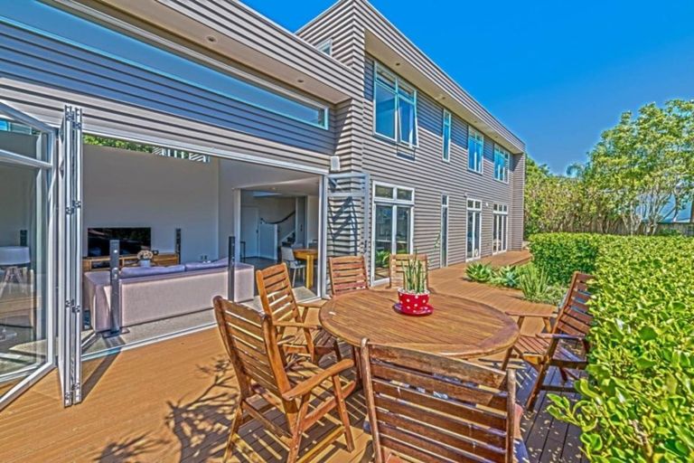 Photo of property in 77 Kittiwake Drive, Schnapper Rock, Auckland, 0632