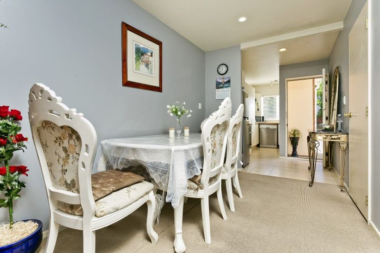 Photo of property in 3/31 Fields Parade, Oteha, Auckland, 0632