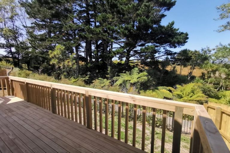 Photo of property in 2 Tarara Lane, Kumeu, 0810