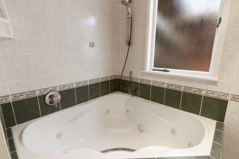 Photo of property in 106 Hyde Avenue, Richmond Heights, Taupo, 3330