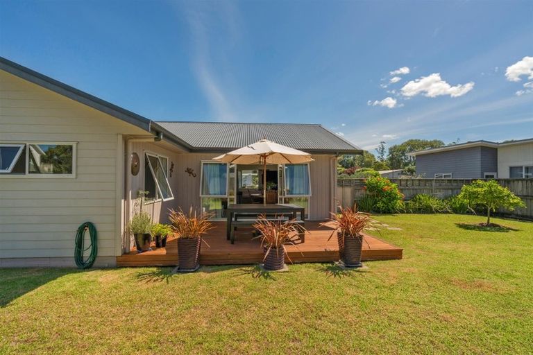 Photo of property in 9 Wells Place, Whitianga, 3510
