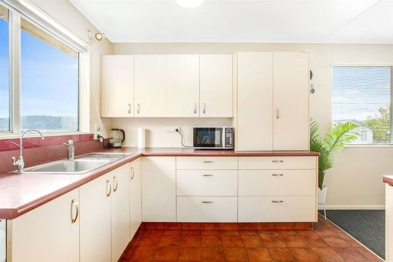 Photo of property in 88 Arahura Crescent, Waitangirua, Porirua, 5024