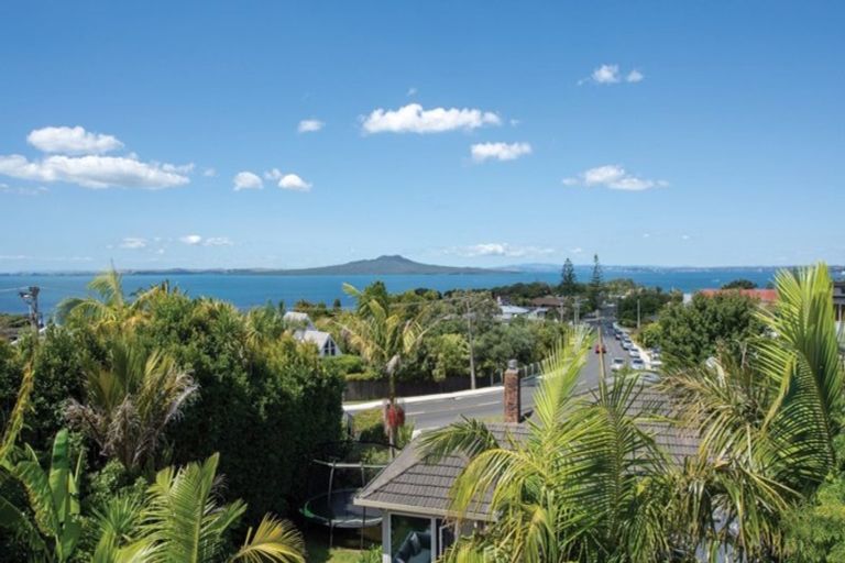 Photo of property in 1/103 Aberdeen Road, Castor Bay, Auckland, 0620