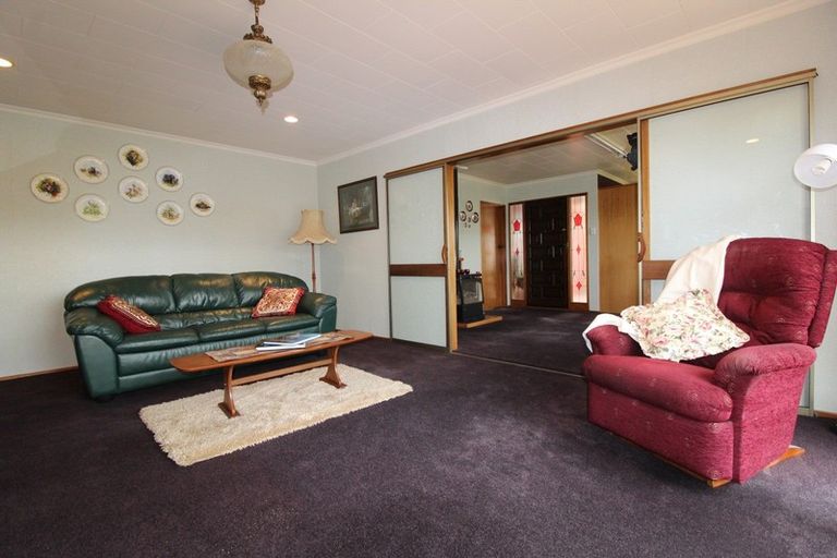 Photo of property in 11 Douglas Street, Winton, 9720