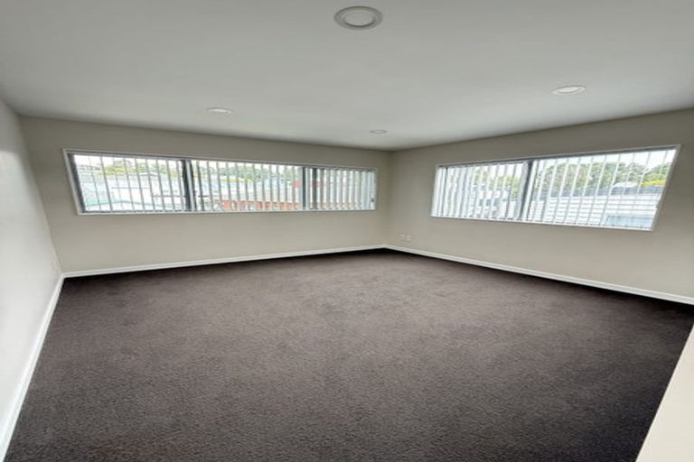 Photo of property in 4 Kearney Place, Massey, Auckland, 0614