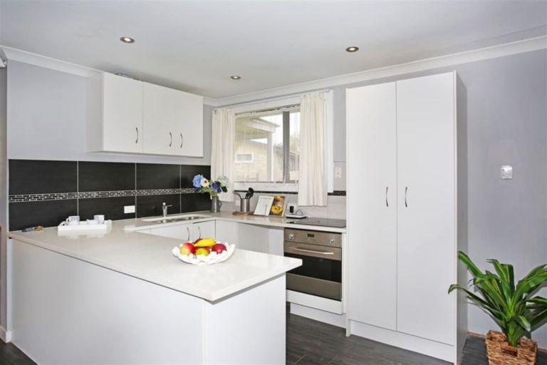 Photo of property in 2/28 Greenhaven Avenue, Opaheke, Papakura, 2113