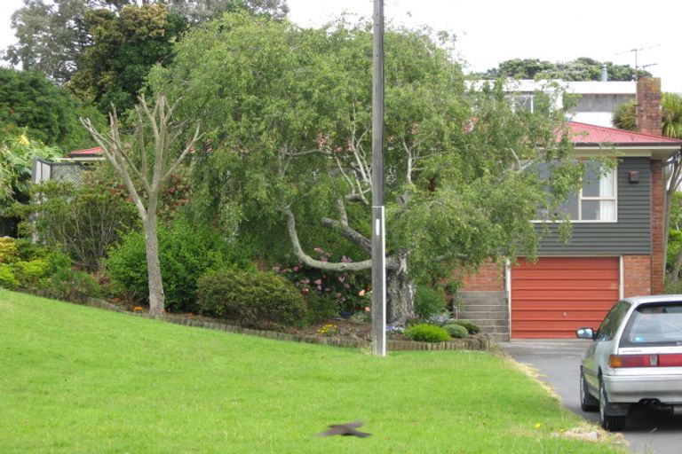 Photo of property in 17 Kiwi Esplanade, Mangere Bridge, Auckland, 2022