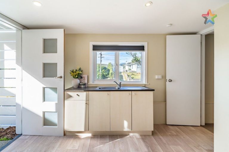 Photo of property in 21 Franklyn Road, Tawa, Wellington, 5028